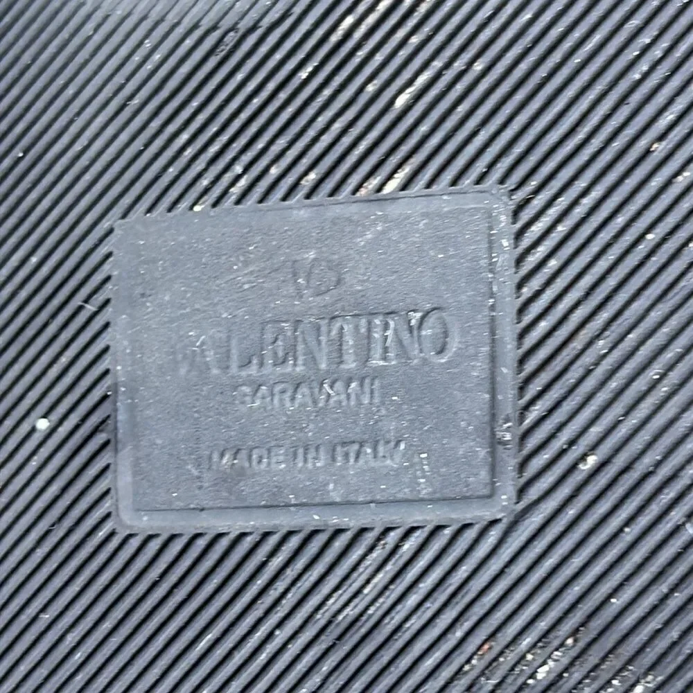 Valentino Garavani please look